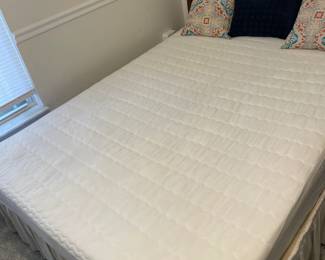 Queen Bed    ( we have 4  queen beds)