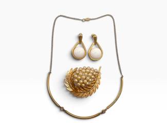 220 VintageTrifariPearlBroochEarrings14KGoldFilledNecklace