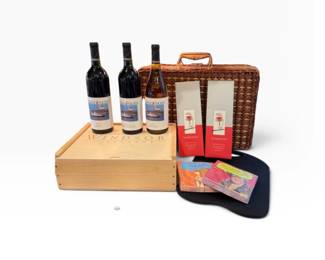 203 WindsorVineyardsWinePicnicBasketwUnopenedBottlesAccessories