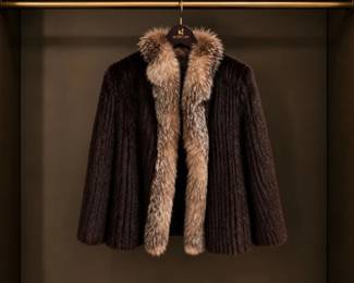 140 TheCrescentSpokaneAuthenticFurJacketwContrastingFurCollar