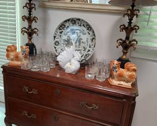 Many unusual plates, nice sideboard