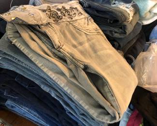 Lots of nice ladies jeans in sizes 10/12
