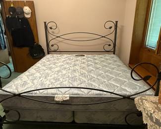 KING SIZE METAL HEADBOARD & FOORBOARD