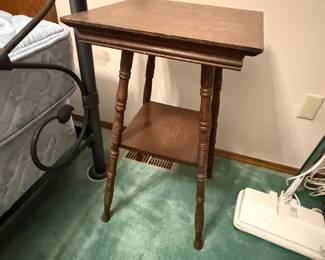 ANTIQUE PARLOR TABLE