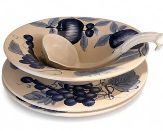 Blue Grapevine Ceramic Soup Tureen with Ladle and Underplate
Condition: Good
Cream/ivory ceramic soup tureen or gravy boat set with blue grape clusters and leaves, scalloped rim, curved handle, matching ladle, and matching underplate. Decorative serving piece; likely vintage-style tableware.