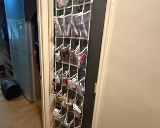 White Over-the-Door 24-Pocket Hanging Shoe Organizer
Condition: Good
White fabric/plastic over-the-door organizer with many clear pockets, used for shoes or small accessories. Appears to be a standard hanging closet/door storage unit, likely 24-pocket style.
