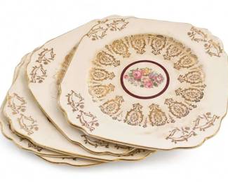 Haviland Limoges Floral Gold Trim Scalloped Porcelain Plate Set of 4
Condition: Good
Set of four matching porcelain plates with square-to-scalloped outline, gilded floral filigree border, gold rim, and central pink rose bouquet medallion. Appears to be decorative Limoges-style or Haviland Limoges dinnerware/serving plates.