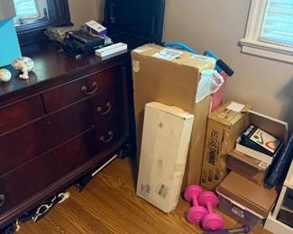 Traditional dark wood 3-drawer dresser
Condition: Good
Large dark wood dresser with three visible drawers and round pulls. Appears to be a standard bedroom dresser in used household condition. Other nearby objects in the room are not treated as part of the item.
