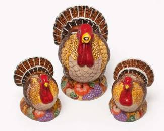 Hand-painted ceramic turkey figurines with fruit base, set of 3
Condition: Good
Decorative ceramic turkey figurine set in multicolor hand-painted finish, with detailed feathers, red wattles, and fruit-covered bases. One large turkey and two smaller matching turkeys are shown.