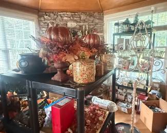 Black metal rolling bar cart with wood shelves
Condition: Good
Black metal rolling cart/bar cart with a rectangular top and lower shelf structure, used as a decorative display surface in the photo. Exact dimensions, maker, and age are unverified from the image alone.