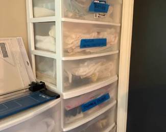 White plastic 6-drawer storage tower
Condition: Good
Tall white plastic storage tower with translucent drawers, likely used for household or office organization. The drawers appear loaded with miscellaneous contents, but the organizer itself is the primary salable object. No brand marking is visible in the image.