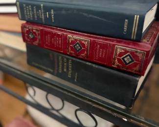 Collier / John C. Winston Collier’s Junior Classics / The Children’s Classics hardback book lot
Condition: Good
Three vintage hardcover classic-literature books with dark cloth bindings, gilt spine text, and decorative spine panels in red/blue/green. Likely part of a larger children’s/classics series or a mixed partial lot.