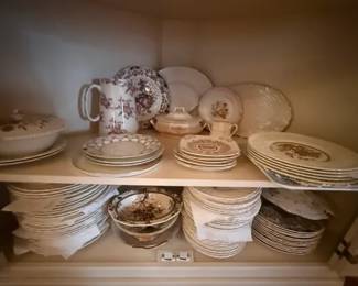 Gold Floral Porcelain Dinnerware Assortment
Condition: Good
Assorted vintage white porcelain dinnerware with gold floral decoration, including stacks of plates, bowls, saucers, a handled mug/cup, and a covered serving piece or platter. The lot appears decorative and usable, but not a coordinated full set.