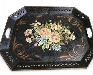 Hand-Painted Black Metal Tole Serving Tray with Floral Decoration
Condition: Good
Black metal tray with octagonal/rectangular form, cutout handles on both sides, pierced/scalloped rim details, and central bouquet of painted flowers. Visible age wear to the painted surface and edges.