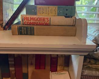 Assorted vintage golf reference books lot
Condition: Good
Assorted golf and sports reference books displayed on a shelf/window ledge, including several hardcovers and paperbacks. Visible wear is consistent with used home-library books; no obvious severe damage is visible from the photo.
