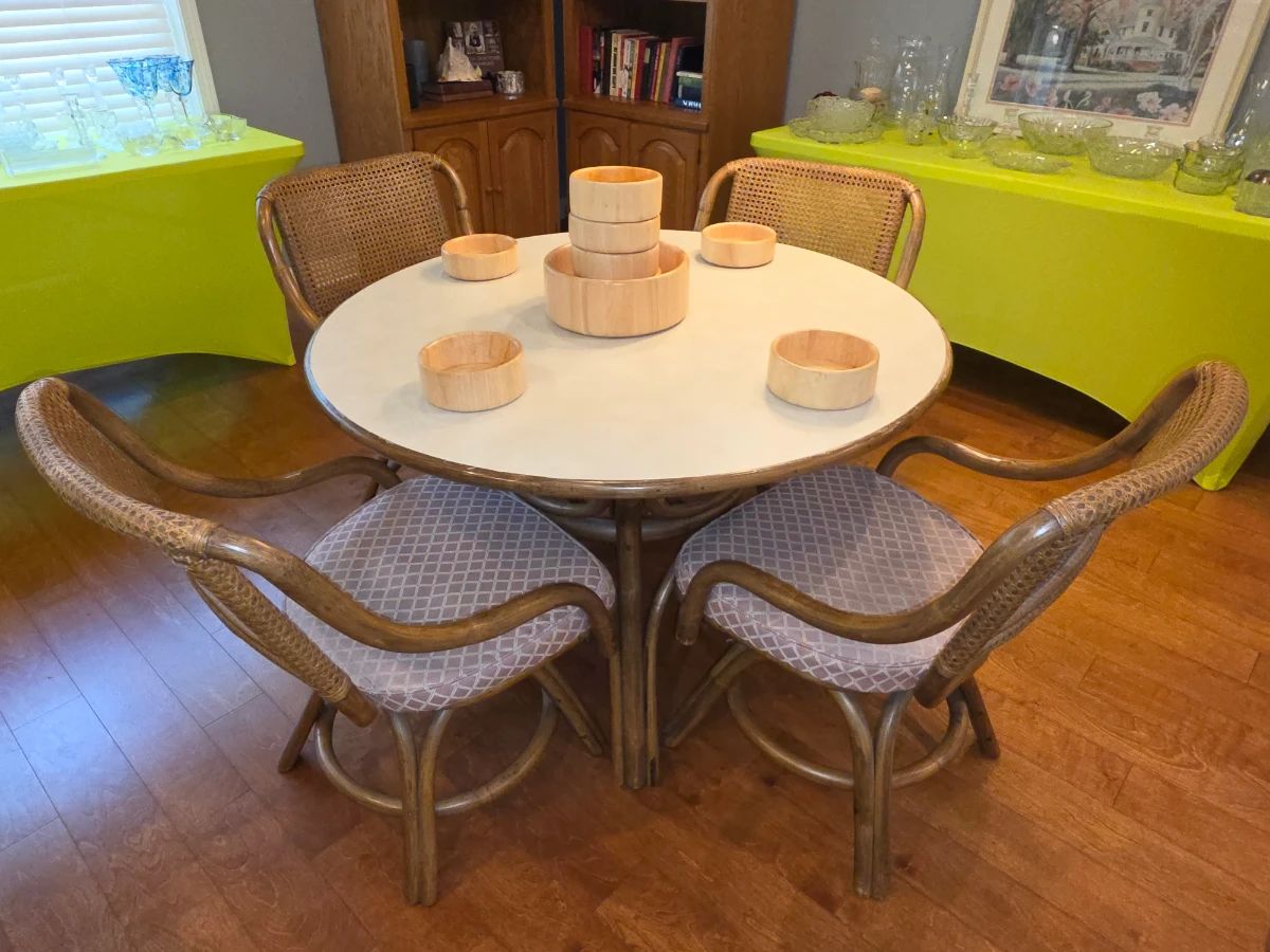 Bamboo/wicker breakfast table w/4 chairs