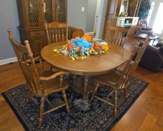 Dining table with leaf and 6 chairs