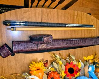 Tournament Choice Pool Cue with Case