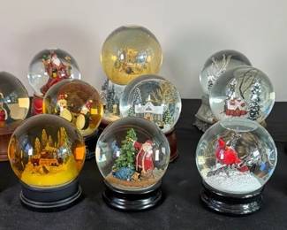 Christmas Themed Snow Globes CoolSnowGlobes Gumps San Francisco Thomas Kincaid Roman Others