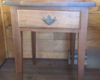 Colonial Style Wood Single Drawer Side Table With Infinity Mantel Clock
