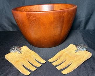 wooden salad bowl set features a rich grain finish accompanied by matching salad hands topped with d
