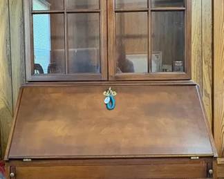 Vintage Henredon Folio 10 Collection DoubleBonnet Secretary Desk with Lighted GlassPaneled Top