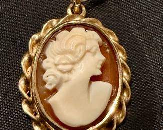 Gold cameo pendant