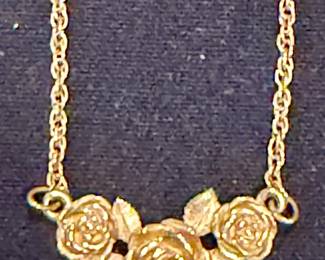 Vtg. 14k Art Craved Rose necklace - 5.39g
