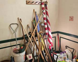 Several yard and garden items, supplies, fertilizer and more!