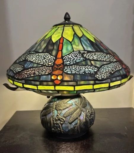 Tiffany-style stained glass table lamp.