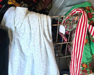 $10 aprons