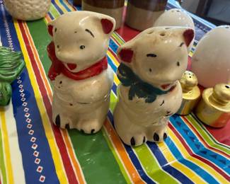 Shawnee pottery salt & pepper