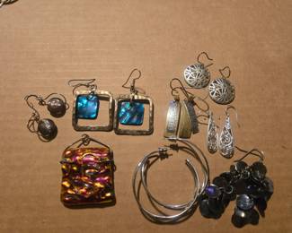 Earrings 