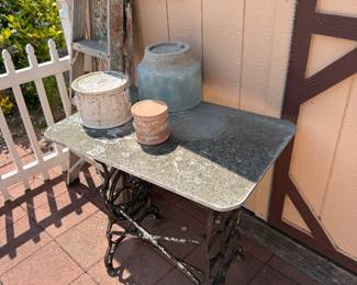 Crafty thought! Singer sewing machine treadle table