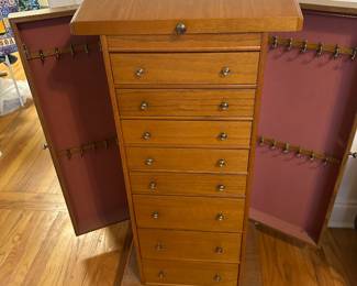 Standing Jewelry box