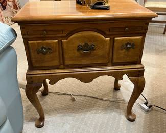 Nice end table with drawers