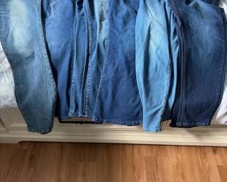 379 assortedwomensbluejeansnovabluean