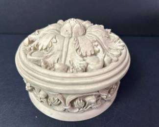 198 carvedfloralreliefroundliddedtrinke