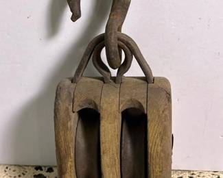 324 antiquedoublesheavewoodenpulleybloc