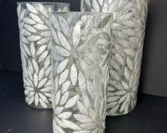 043 threefloralpatternedplasticvases