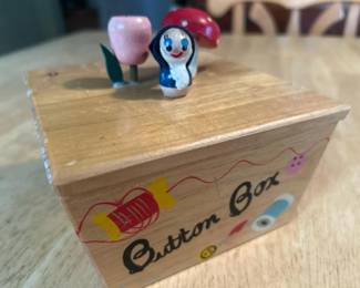 090 decorativesmallwoodenbuttonboxvinta