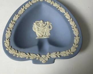 133 wedgwoodbluejasperwareheartdishwith