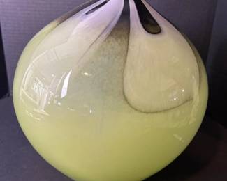 048 contemporaryartglassvasewithpulled