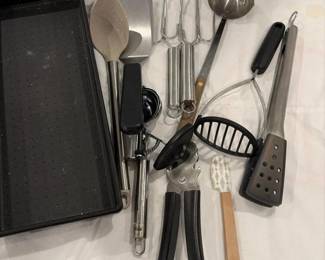 381 assortedkitchenutensilsandtoolsmixe