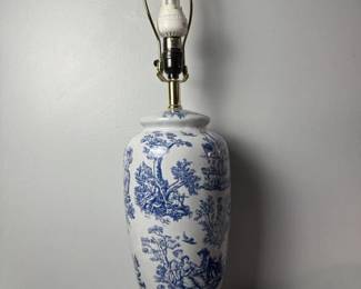 290 blueandwhiteceramictablelampwithp