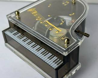 067 cleargrandpianomusicboxplaysweve
