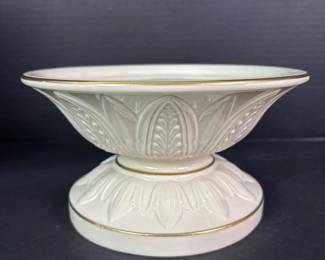 173 lenoxfootedporcelainbowlwithembosse