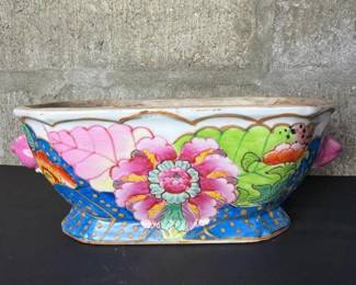239 porcelainplanterwithpolychromefloral