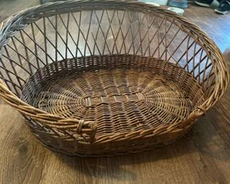 053 ovalwickerpetbedwithopenweaveside