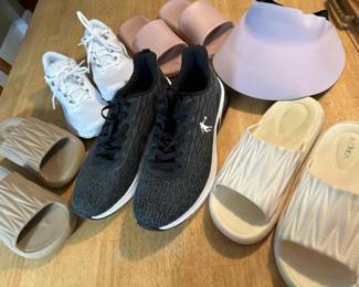 089 assortedathleticshoesandslidesandal